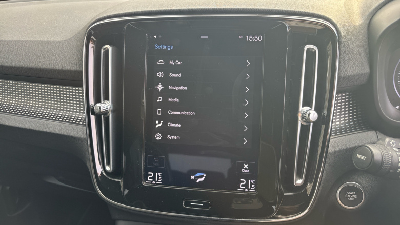 Volvo Xc40 2.0 T4 R DESIGN 5dr AWD Geartronic Petrol Estate